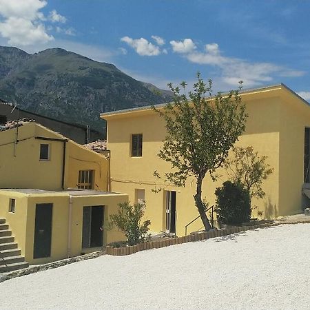 Lake Retreat - Maiella Apartment - Beautiful Lake And Mountain Views Casoli  Dış mekan fotoğraf