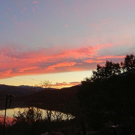 Lake Retreat - Maiella Apartment - Beautiful Lake And Mountain Views Casoli  Dış mekan fotoğraf